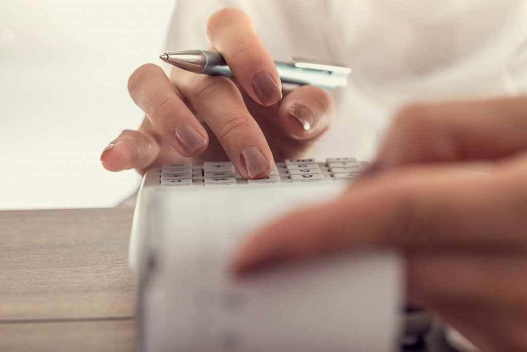 businesswoman calculates the cost-effectiveness of team building software